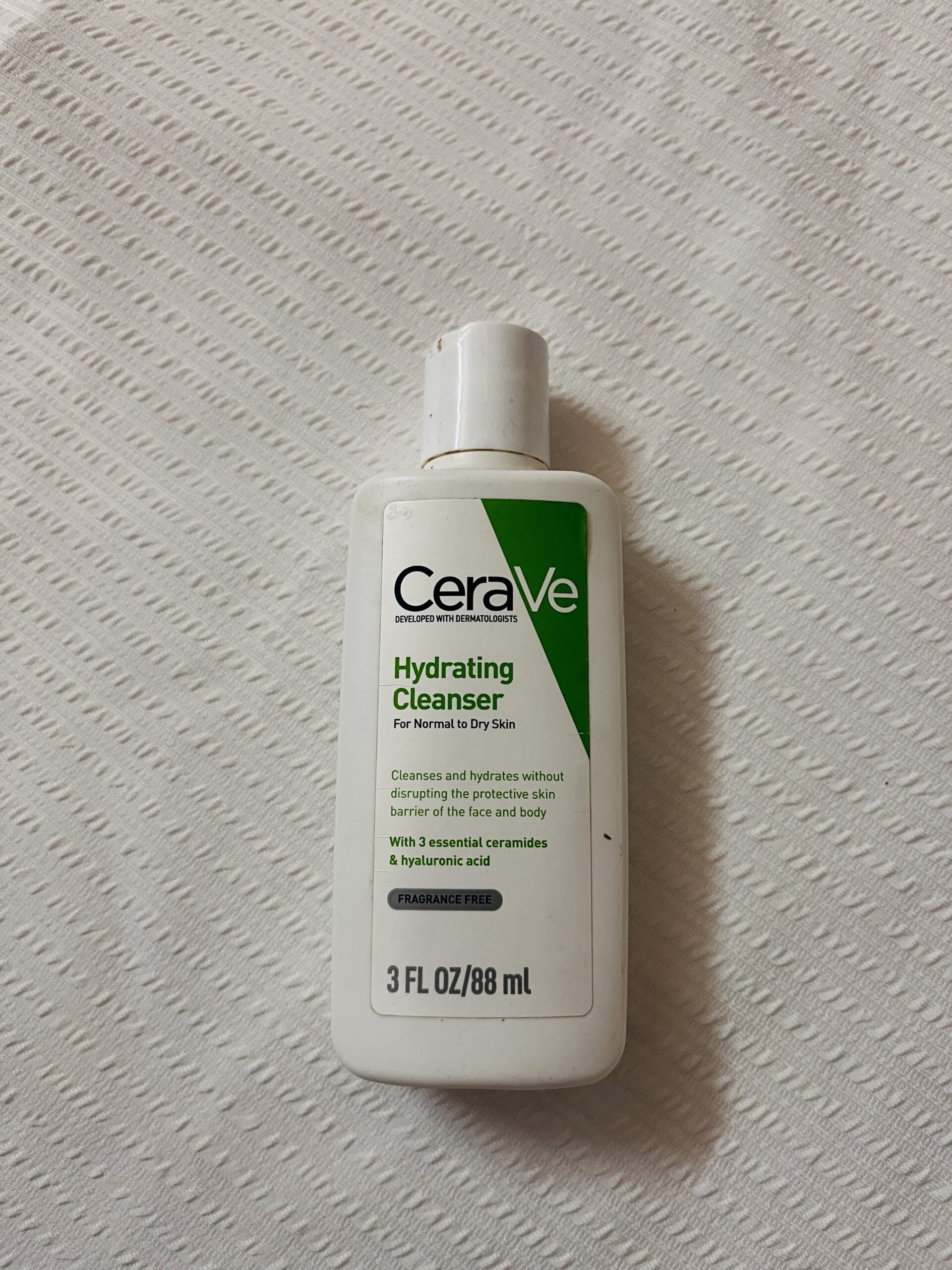 Gentle pH-balanced cleanser that protects the skin barrier