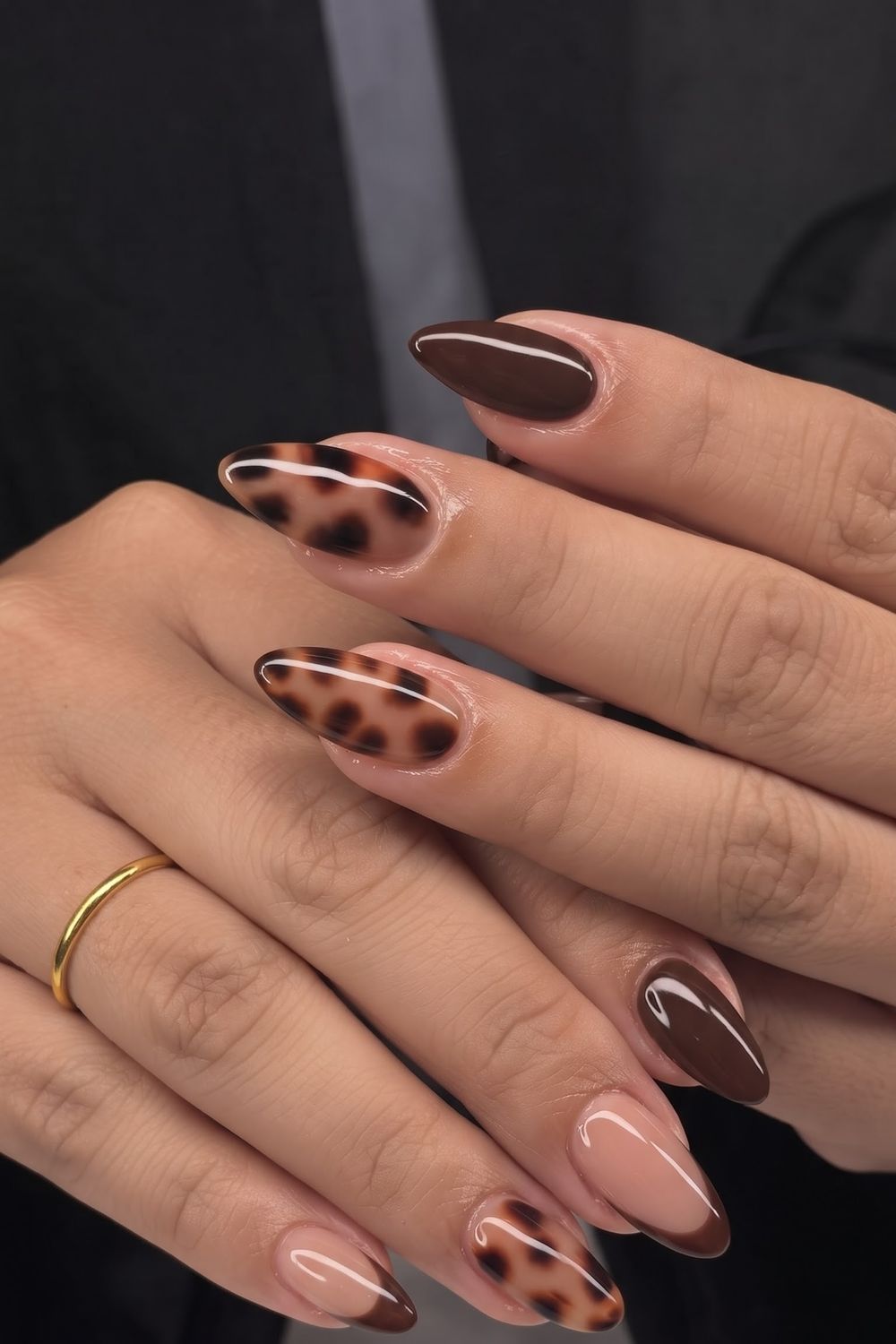 Tortoiseshell pattern mixed with solid brown fall nails